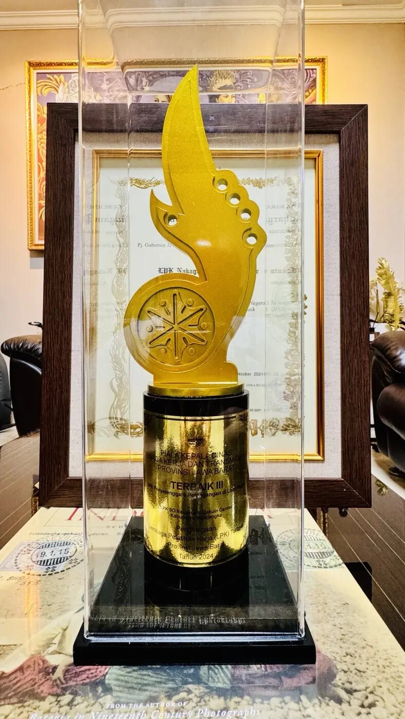 Piala Terbaik III LPK Terbaik Provinsi Jawa Barat 2024